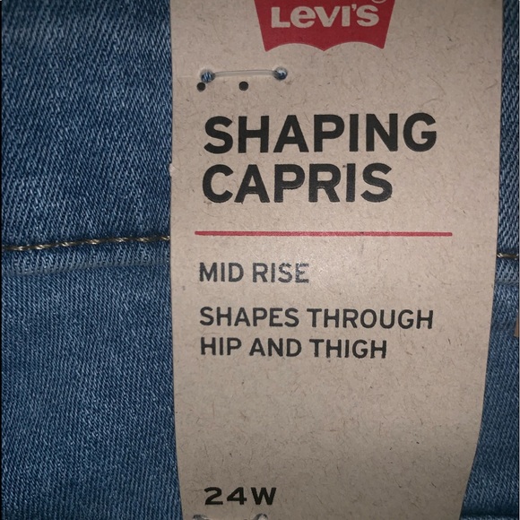 Floral Levi’s Shaped Capri Jeans - Picture 6 of 8